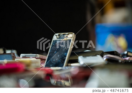 都市鉱山 小型家電リサイクル法 携帯電話 スマホ ガラケー 中古スマホ ジャンク 都市鉱山 小型家電リサイクル法 携帯電話 スマホ ガラケー 中古スマホ ジャンク 48741675