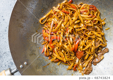 Stir fry udon noodles 48743824