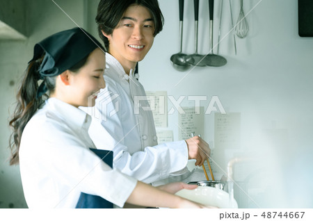 キッチン レストラン 男女 キッチン レストラン 男女 48744667