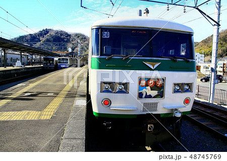 伊豆の踊り子・修善寺駅に停まる１８５系・特急踊り子 48745769