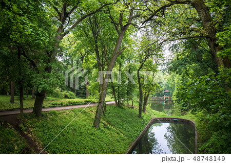 Lake in the spring park. Park Alexandria Lake in the spring park. Park Alexandria 48748149