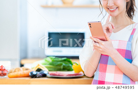 主婦（スマホーキッチン） 48749595