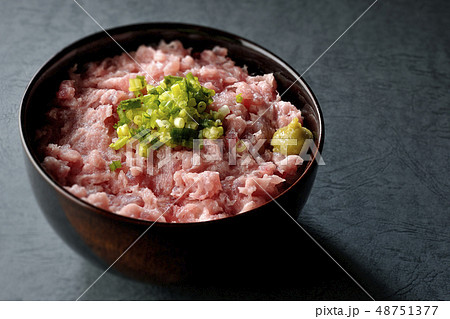 まぐろのたたき丼　ねぎとろ丼 48751377