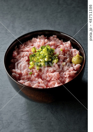 まぐろのたたき丼　ねぎとろ丼 48751386