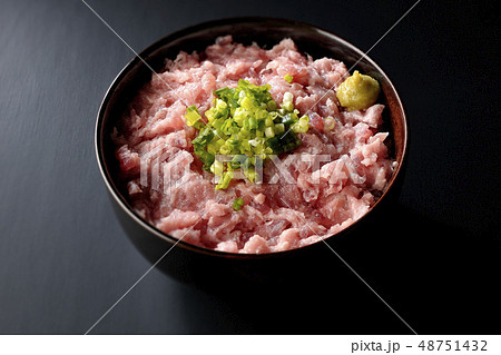 まぐろのたたき丼 ねぎとろ丼 まぐろのたたき丼 ねぎとろ丼 48751432