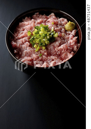 まぐろのたたき丼　ねぎとろ丼 48751437