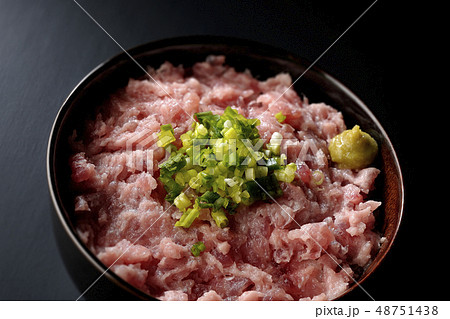 まぐろのたたき丼　ねぎとろ丼 48751438
