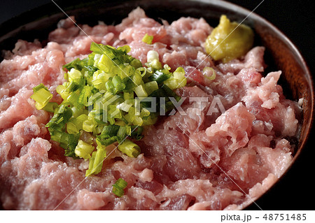 まぐろのたたき丼　ねぎとろ丼 48751485