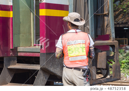 Controlling the locomotive for switching the railway Controlling the locomotive for switching the railway 48752358