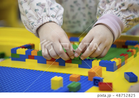 子供 手 積み 48752825