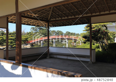 中津万象園、観月台から邀月橋を見る 中津万象園、観月台から邀月橋を見る 48752840