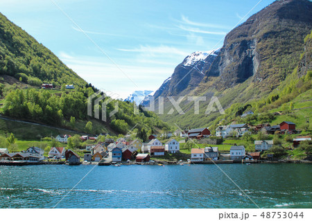 フィヨルド ノルウェーの 麓 48753044