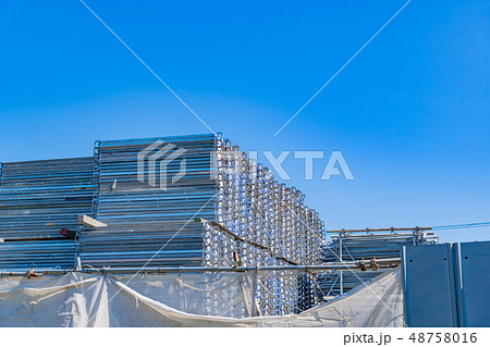 足場資材　資材置き場　建築現場 48758016