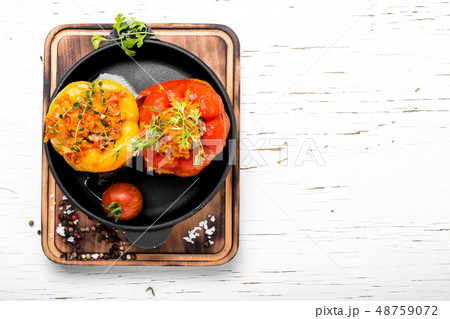 Pepper stuffed with meat 48759072