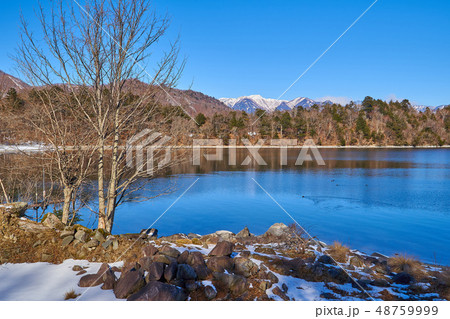 日光中禅寺湖南岸(狸窪)から残雪の北西方面の山々(白根山等) 48759999