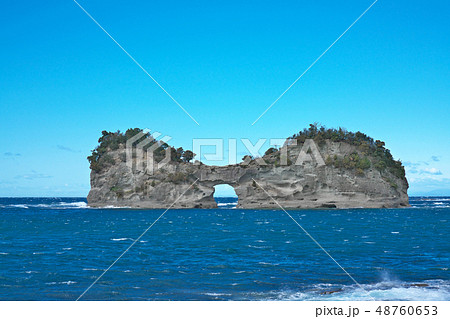 【円月島】 和歌山県西牟婁郡白浜町 【円月島】 和歌山県西牟婁郡白浜町 48760653