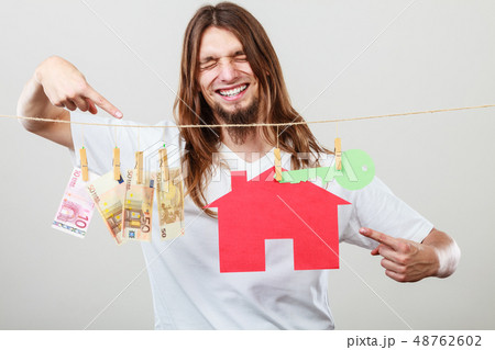Man seller with money and house 48762602