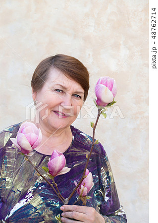 Portrait of a woman 48762714