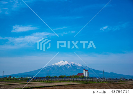 岩木山とサイロ 岩木山とサイロ 48764714
