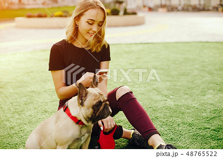 girl with pug 48765522