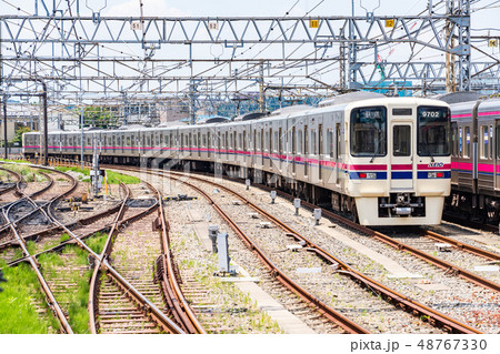 高幡不動駅と電車 高幡不動駅と電車 48767330