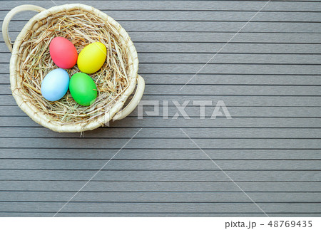 Easter eggs in the basket on wood Easter eggs in the basket on wood 48769435