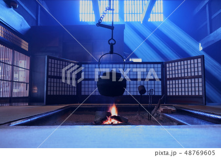 脇本陣奥谷:囲炉裏と格子からの斜光:妻籠宿 木曽郡南木曽町 脇本陣奥谷:囲炉裏と格子からの斜光:妻籠宿 木曽郡南木曽町 48769605