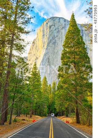 Yosemite Valley. Magnificent national American Yosemite Valley. Magnificent national American 48770963