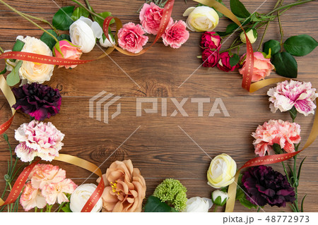 母の日　花額縁　木目 48772973