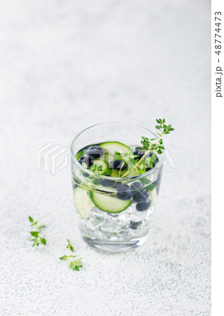 Detox water with blueberry, cucumber and thyme 48774473