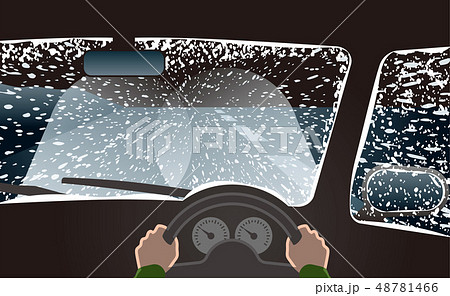 吹雪の天候でヘッドライトをハイビームにして運転　 48781466