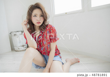 巻き髪 ボブスタイル 女性 巻き髪 ボブスタイル 女性 48781891