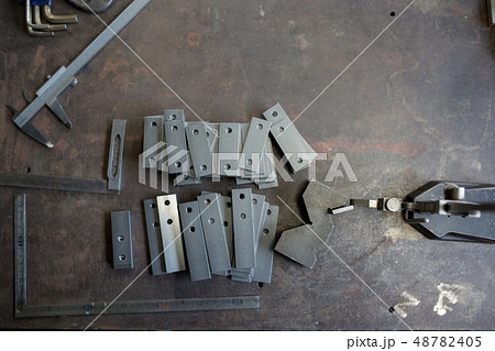 ハイトゲージでケガキ作業 ハイトゲージでケガキ作業 48782405