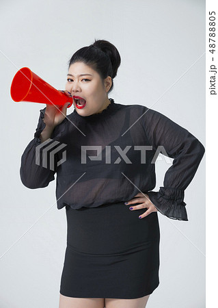 Large girl eating healthy foods and exercise for weight loss, diet concept isolated on gray background325 Large girl eating healthy foods and exercise for weight loss, diet concept isolated on gray background325 48788805