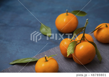 Collections of fresh Tangerines. tangerine slices, juice with leaves. Fruit composition. 077 48789801