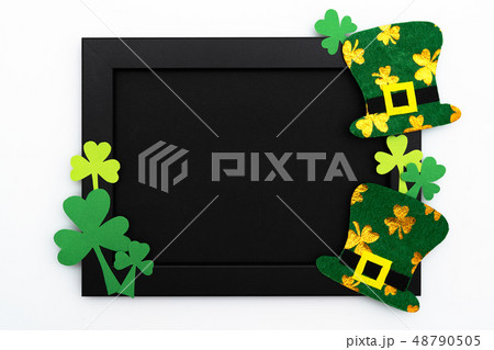 St Patricks day, leprechaun hat and green Shamrock St Patricks day, leprechaun hat and green Shamrock 48790505