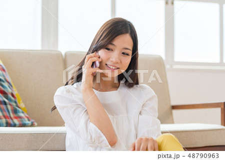 若い女性、ポートレート、スマホ 48790963