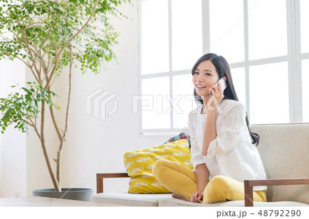 若い女性、ポートレート、スマホ 48792290