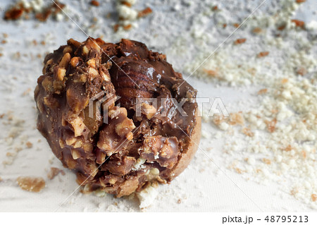 Delicious chocolates with hazelnut inside and cream . Delicious chocolates with hazelnut inside and cream . 48795213