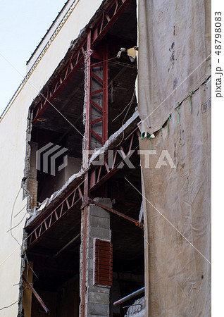 ビル解体工事現場 c タテ ビル解体工事現場 c タテ 48798083