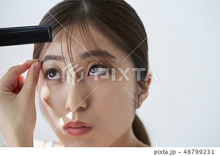 女性　ビューティーイメージ　ヘアスタイル 48799231