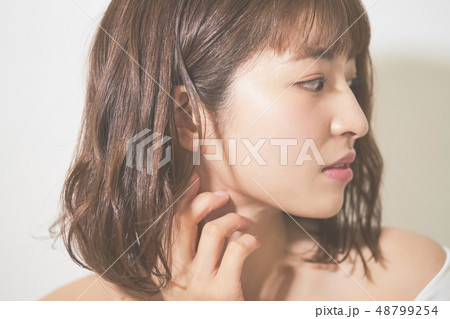 美しい女性　ポートレート 48799254