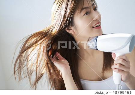 女性　ビューティーイメージ　ヘアスタイル 48799461