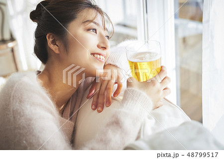 美しい女性 ライフスタイルイメージ 美しい女性 ライフスタイルイメージ 48799517