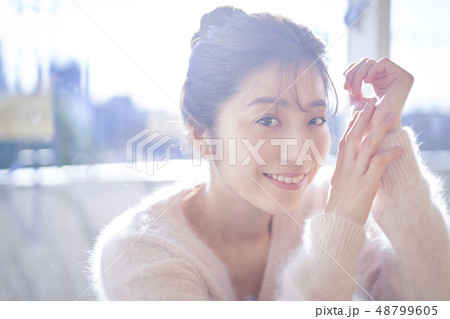 美しい女性　ポートレート 48799605