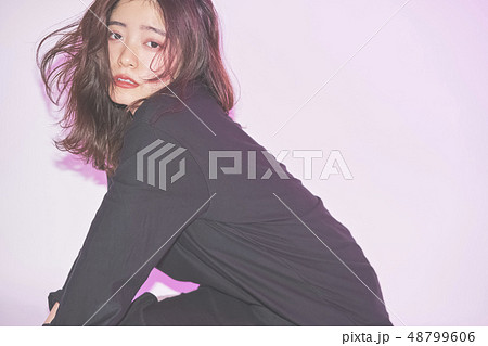 美しい女性　ポートレート 48799606