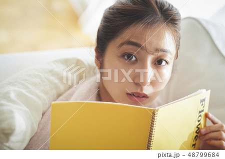 美しい女性　ライフスタイルイメージ 48799684