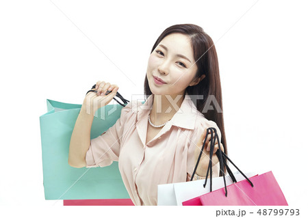ショッピング 買い物 女性 48799793