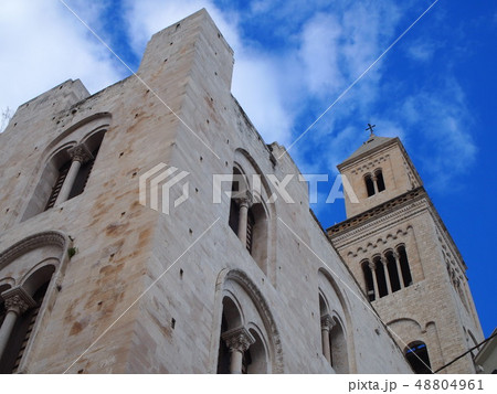 バーリの街で 48804961