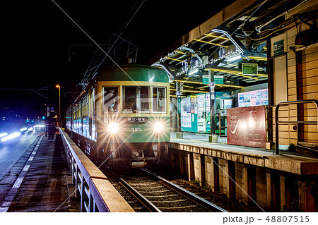 江ノ電300形 鎌倉高校前駅にて 江ノ電300形 鎌倉高校前駅にて 48807515